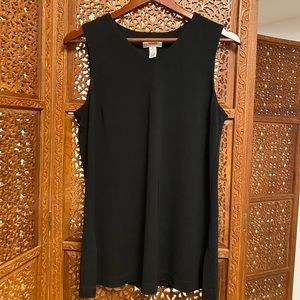 🚺 Talbots black v-neck sleeveless top